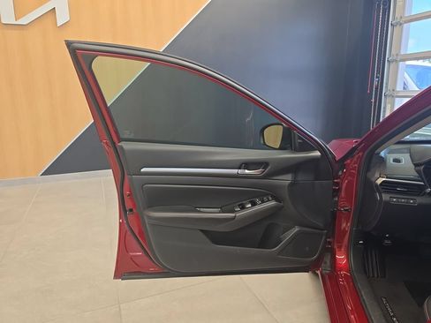 Used 2024 Nissan Altima 2.5 SR w/ SR Premium Package FWD image 15