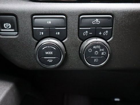 Used 2025 Chevrolet Silverado 3500 LT image 30