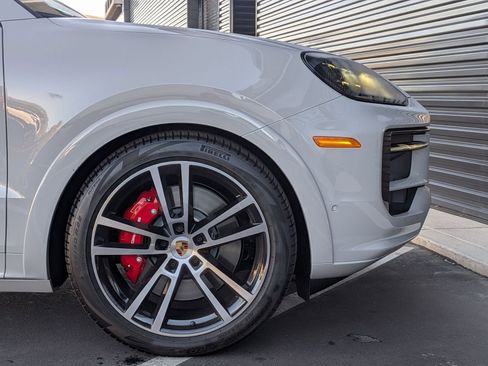 New 2026 Porsche Cayenne GTS AWD/4WD image 12