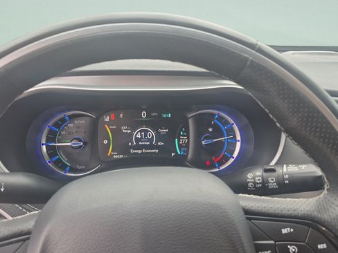 Used 2020 Chrysler Pacifica Limited w/ Advanced Safetytec Group FWD image 17