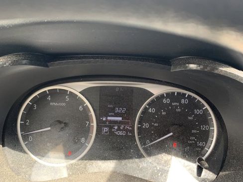 Used 2021 Nissan Versa S FWD image 18