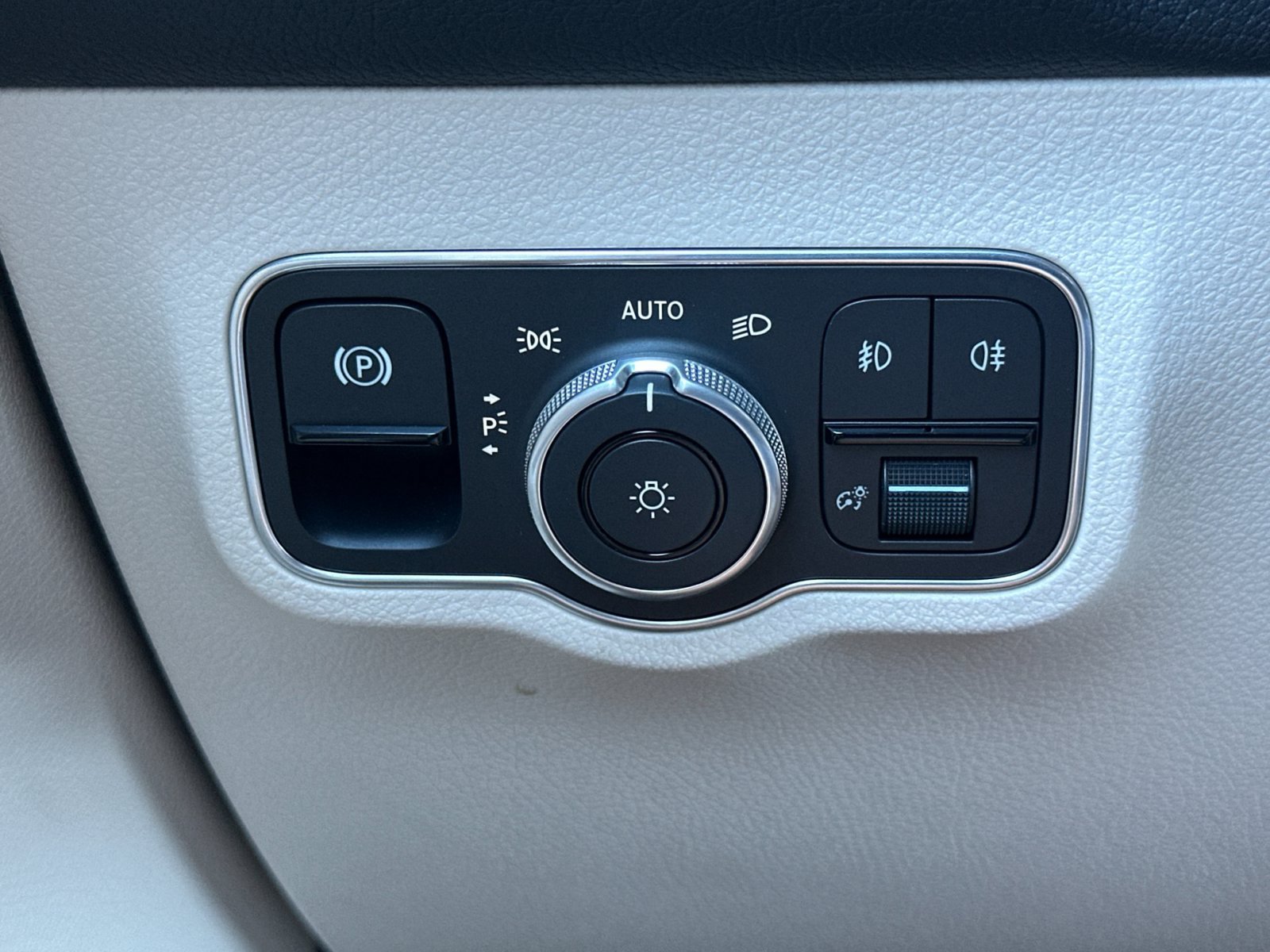 Certified 2026 Mercedes-Benz GLB 250 image 29