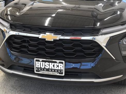 Used 2025 Chevrolet Trax LT FWD image 14