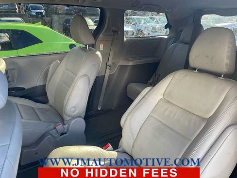 Used 2019 Toyota Sienna XLE w/ Carpet Mat Package AWD/4WD image 4