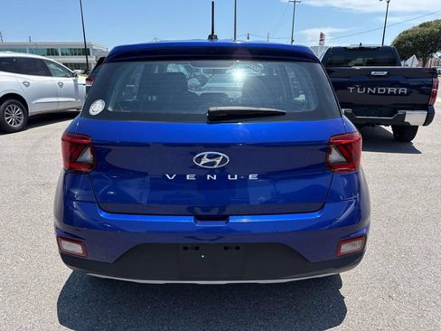 Used 2023 Hyundai Venue SE FWD image 6