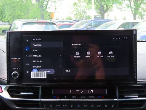 Used 2025 Toyota Sienna Platinum AWD/4WD image 24