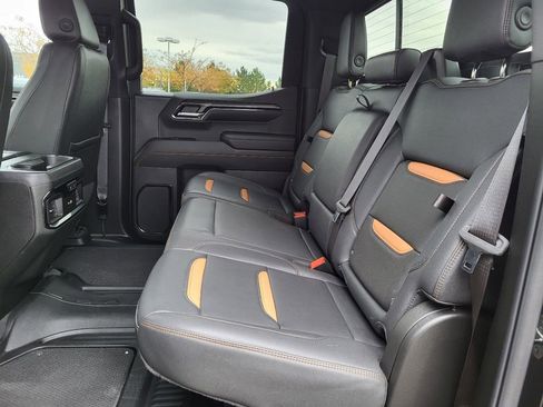 Used 2024 GMC Sierra 1500 AT4 w/ AT4 Preferred Package image 5