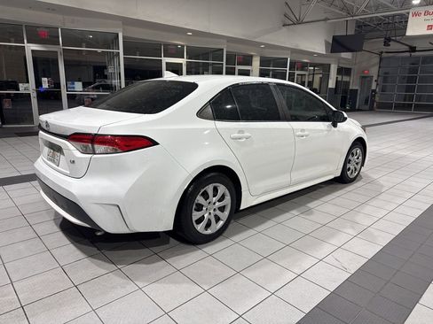 Used 2021 Toyota Corolla LE image 6