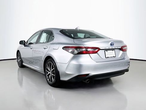 Used 2022 Toyota Camry XLE w/ Cold Weather Package image 5