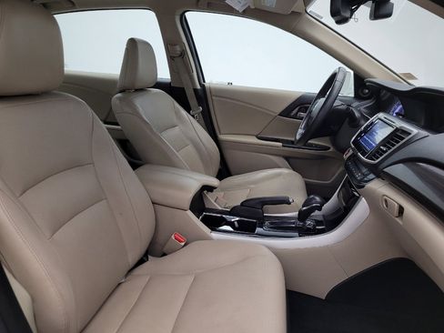 Used 2017 Honda Accord Touring image 21