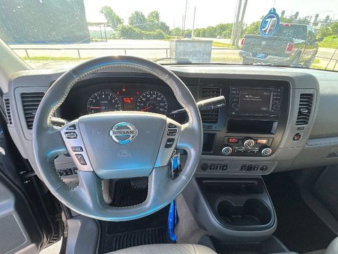 Used 2014 Nissan NV 3500 SL w/ Technology Package RWD image 28
