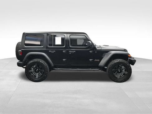 Used 2023 Jeep Wrangler Unlimited Rubicon w/ Cold Weather Group AWD/4WD image 6