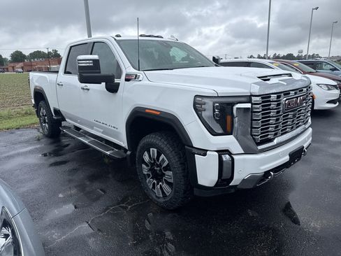 Used 2025 GMC Sierra 2500 Denali AWD/4WD image 5