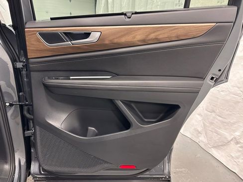 Used 2025 Volkswagen Atlas SE image 53