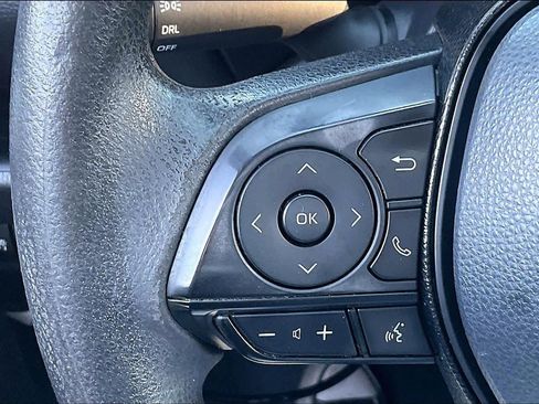 Used 2020 Toyota RAV4 LE image 23