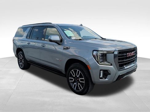 Used 2023 GMC Yukon XL AT4 w/ AT4 Premium Package AWD/4WD image 3