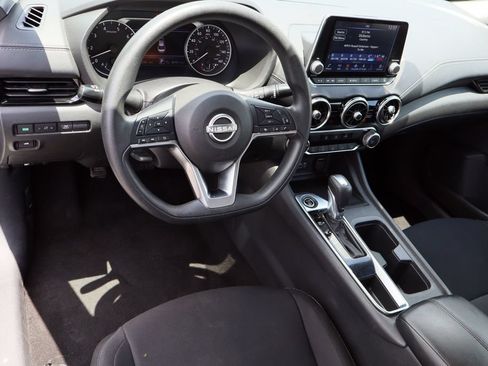Used 2024 Nissan Sentra SV FWD image 11