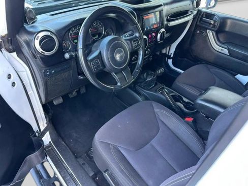 Used 2013 Jeep Wrangler Unlimited Rubicon w/ Connectivity Group AWD/4WD image 12