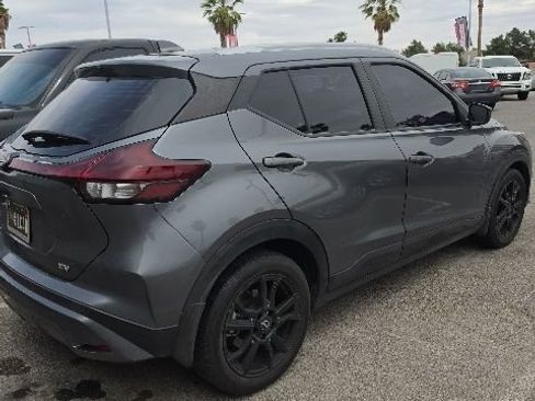Used 2022 Nissan Kicks SV FWD image 4