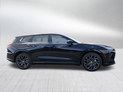 Used 2025 Toyota Crown Signia image 2