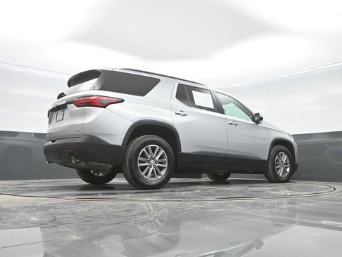 Used 2022 Chevrolet Traverse LT image 36