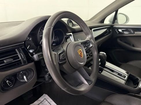 Used 2023 Porsche Macan image 15