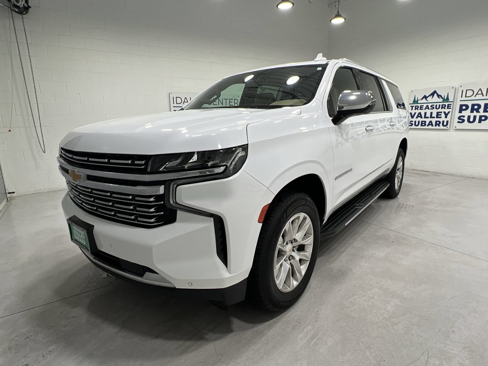 Used 2024 Chevrolet Suburban Premier AWD/4WD image 4