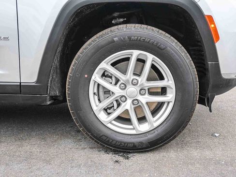 New 2025 Jeep Grand Cherokee L Laredo w/ Trailer Tow Package image 10