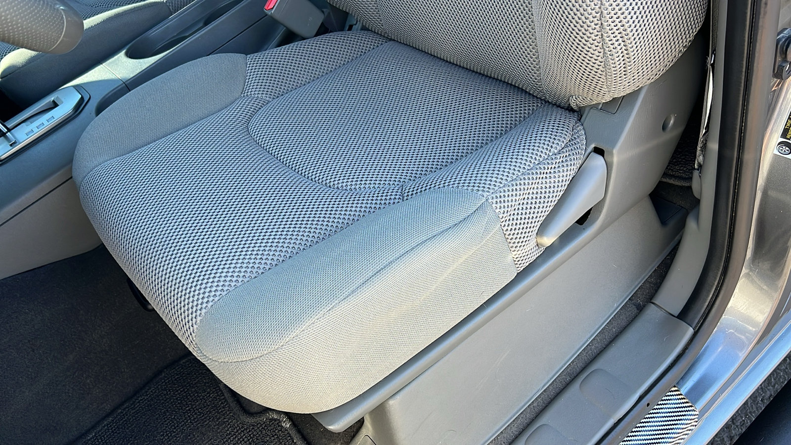 Used 2021 Nissan Frontier SV w/ Midnight Edition Floor Mats AWD/4WD image 16