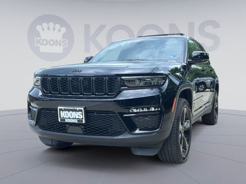 Used 2024 Jeep Grand Cherokee Limited w/ Black Appearance Package AWD/4WD image 1