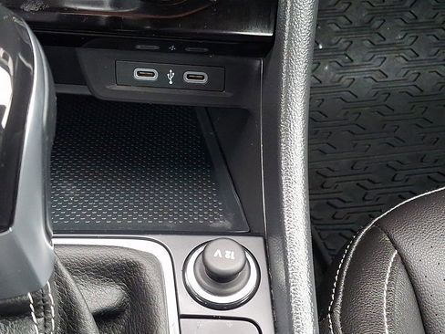 Used 2023 Volkswagen Jetta SE w/ Black Wheel Package image 24