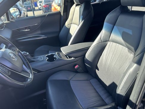 Used 2021 Toyota Venza XLE image 7