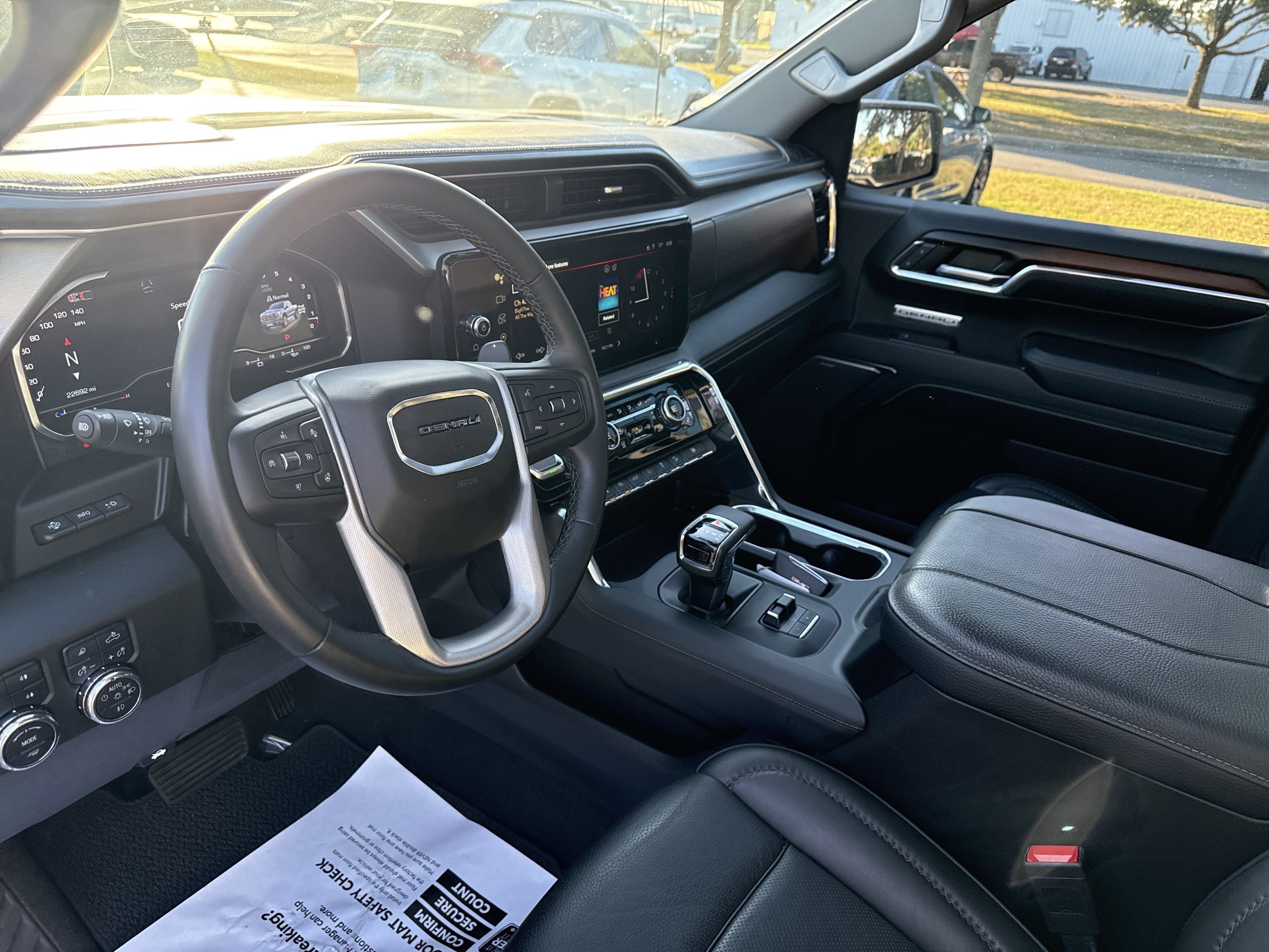 Used 2024 GMC Sierra 1500 Denali w/ Technology Package AWD/4WD image 15