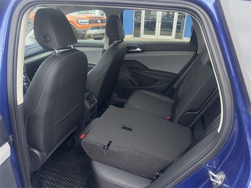 Used 2024 Volkswagen Taos SE w/ Panoramic Sunroof Package image 32