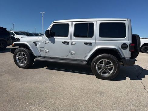 Used 2022 Jeep Wrangler Unlimited Sahara w/ LED Lighting Group AWD/4WD image 8