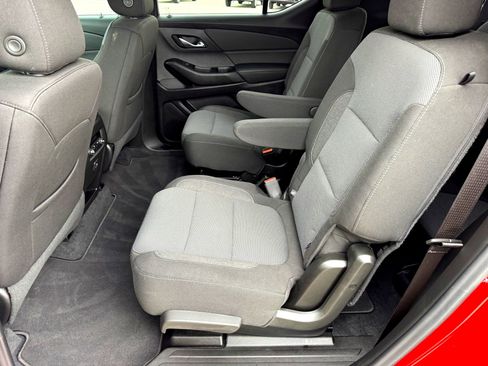 Used 2023 Chevrolet Traverse LT image 17