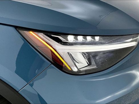 Certified 2025 Volvo XC40 B5 Core image 36