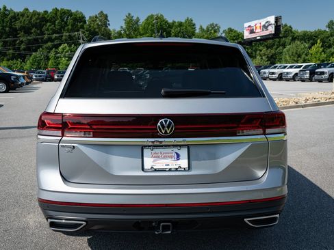 Used 2026 Volkswagen Atlas SE FWD image 8