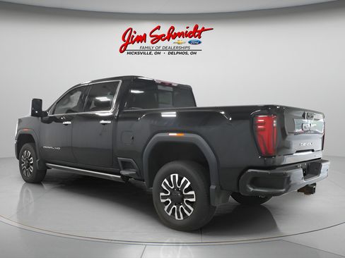 Used 2024 GMC Sierra 3500 Denali Ultimate AWD/4WD image 4