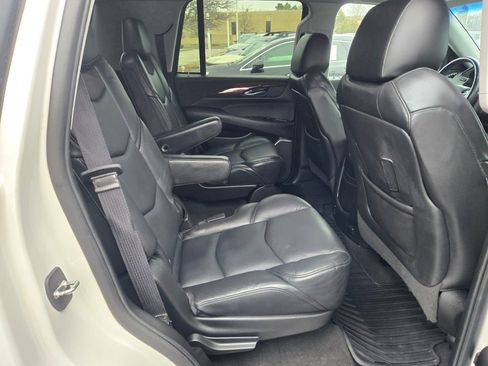 Used 2019 Cadillac Escalade Premium Luxury image 9
