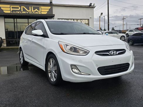 Used 2014 Hyundai Accent SE w/ Option Group 3 image 2