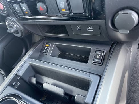 Used 2024 Nissan Titan SV w/ SV Bronze Edition Package image 27