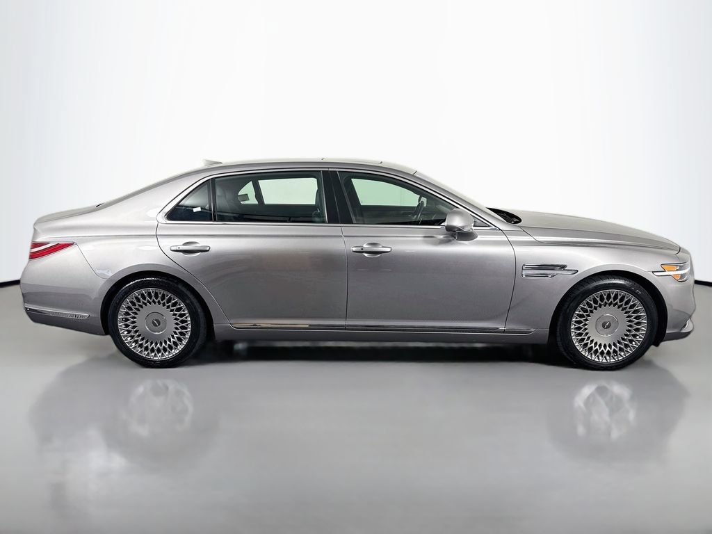 Used 2020 Genesis G90 3.3T Premium RWD image 4