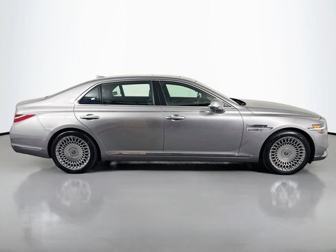 Used 2020 Genesis G90 3.3T Premium RWD image 4