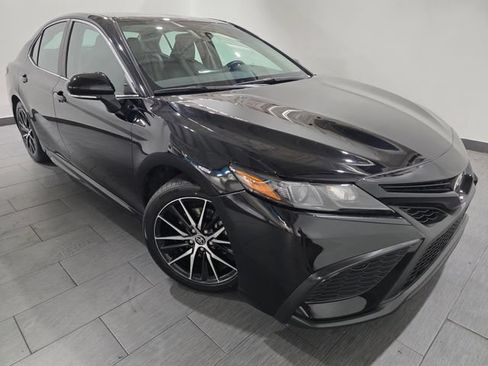 Used 2024 Toyota Camry SE FWD image 7