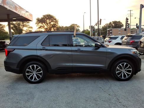 Certified 2025 Ford Explorer ST-Line AWD/4WD image 2