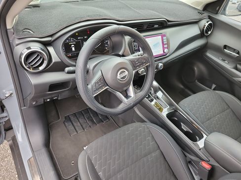 Used 2024 Nissan Kicks SV w/ Interior Electronics Package FWD image 8