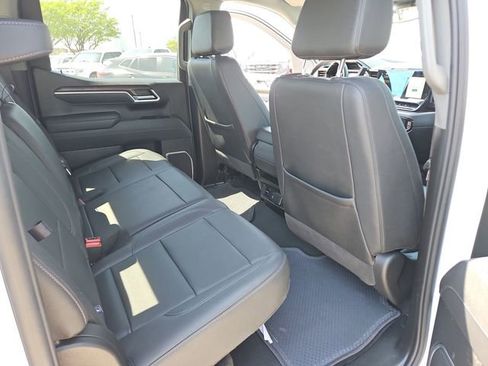 Used 2025 GMC Sierra 1500 SLT image 25