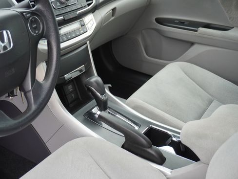 Used 2013 Honda Accord LX image 17