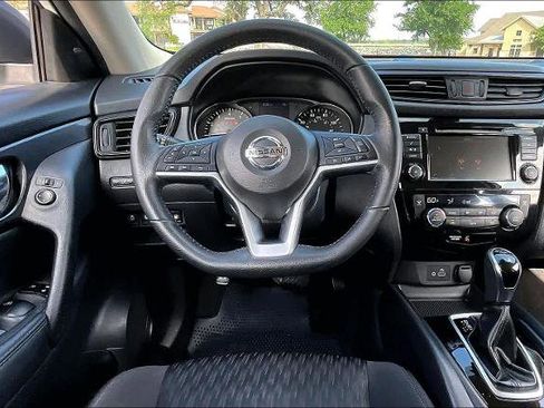 Certified 2019 Nissan Rogue SV FWD image 6